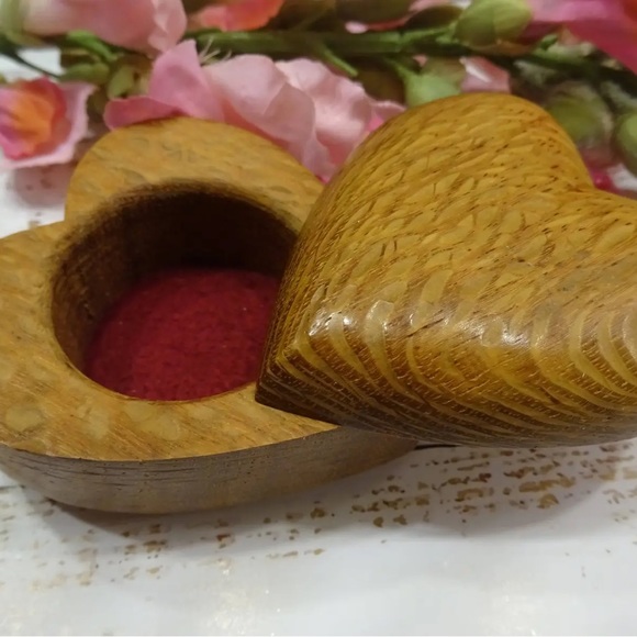 🌺[2/$40.00]🌺 Heart Shape Trinket Box - Picture 5 of 7